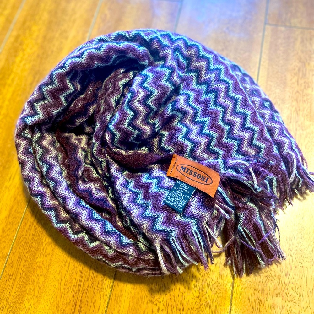 MISSONI SCARF. wool acrylic blend. 💜
